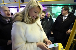 В автобусах Нижневартовска можно оплатить проезд  банковской картой в одно касание