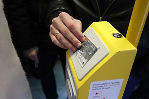В автобусах Нижневартовска можно оплатить проезд  банковской картой в одно касание
